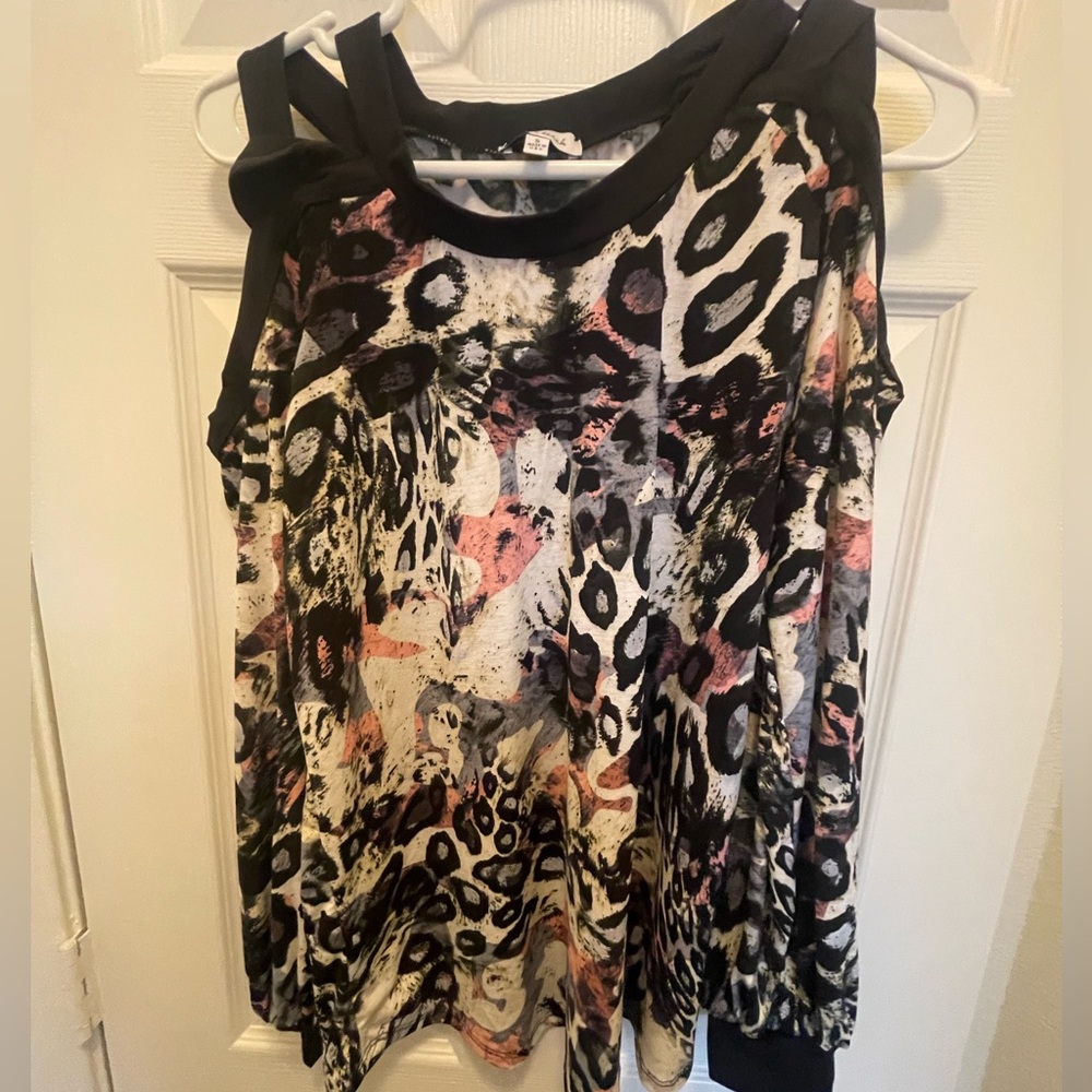 Cold shoulder printed top. Tried on. Didn’t like the fit. Size small